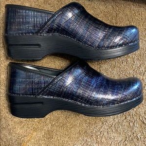 Size 39 Dansko Professional Shoes in Linen Patent